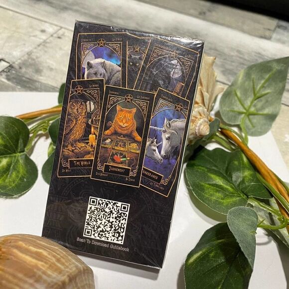 Tarot Familiars Deck by Lisa Parker - Picture 2 of 4